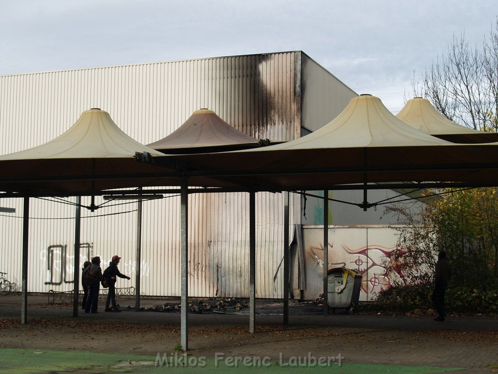 Muellcontainerbrand Schule Koeln Holweide Burgwiesenstr   P25.JPG